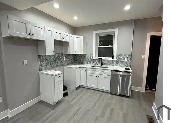 3 bed, 1000 sqft, $2,100 — Photo 2