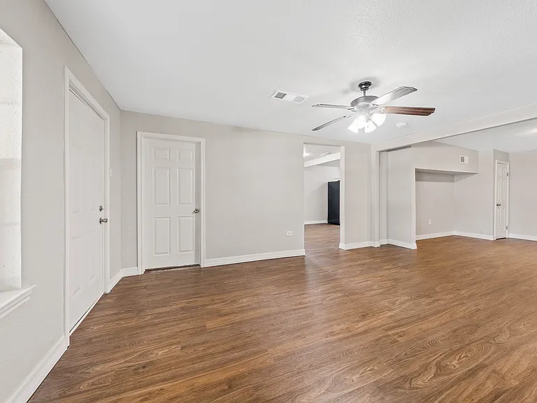 11700 N Oak St — Photo 13
