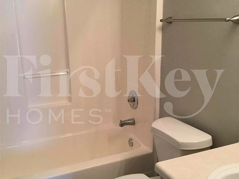 4200 Reserve Hill Xing — Photo 13