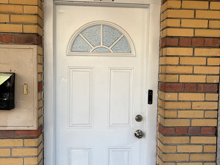 127-129 Read St #1 — Photo 1