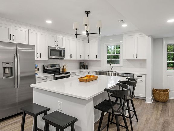 2nd image of 135 Heritage Cir