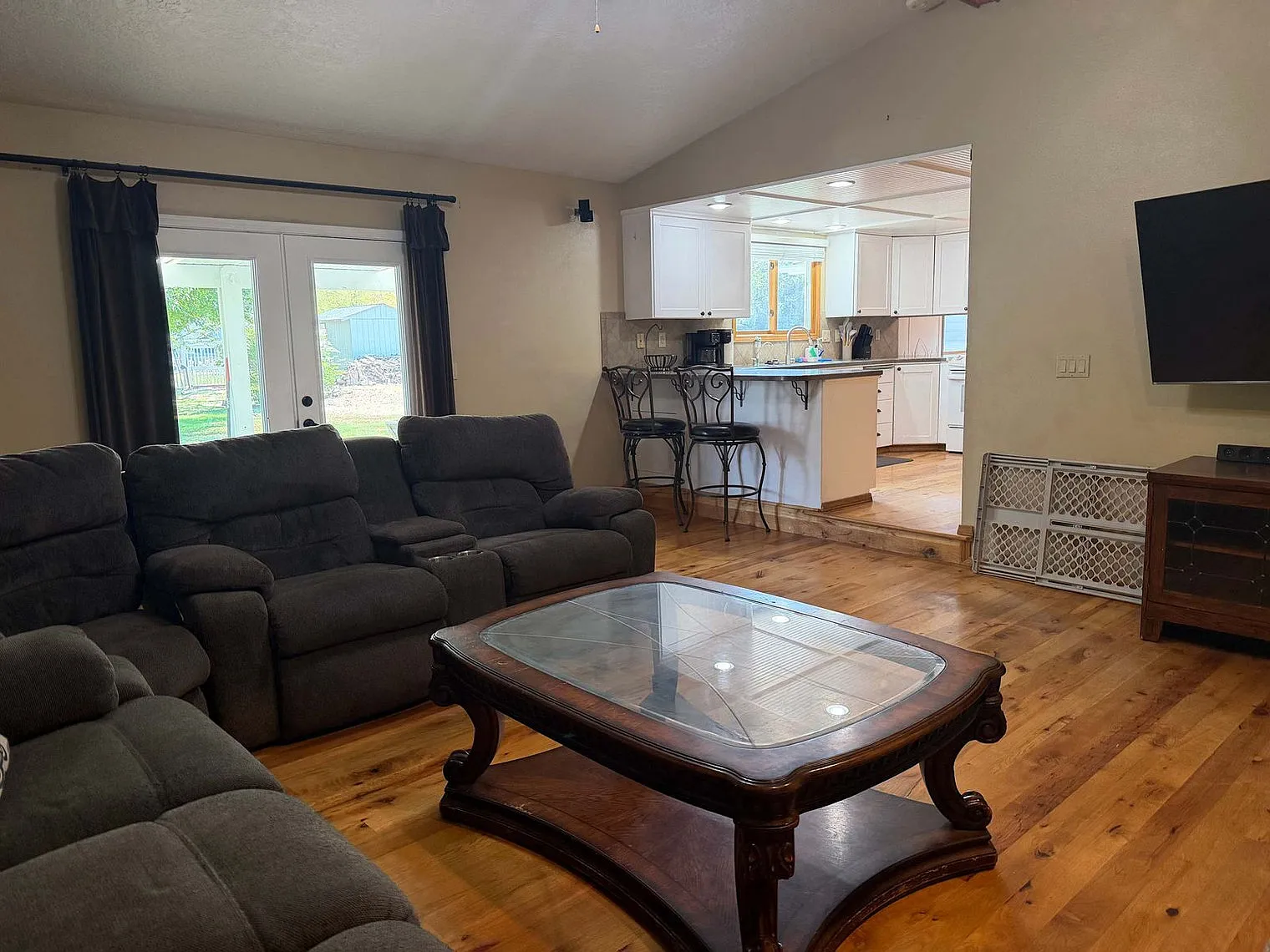 5 bed, 3.0 bath, 2690 sqft, $4,310 — Photo 1