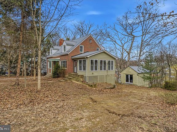 3rd image of 45 Rockwell Cir
