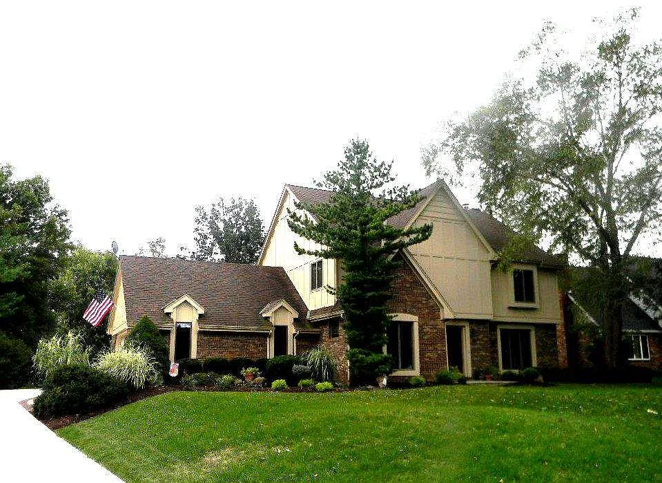 1700 Fairway Dr photo 1