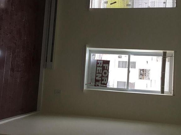 4th image of 2011 S 5th St Floor 1