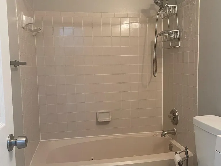 6008 Ellesmere Ct #F — Photo 8