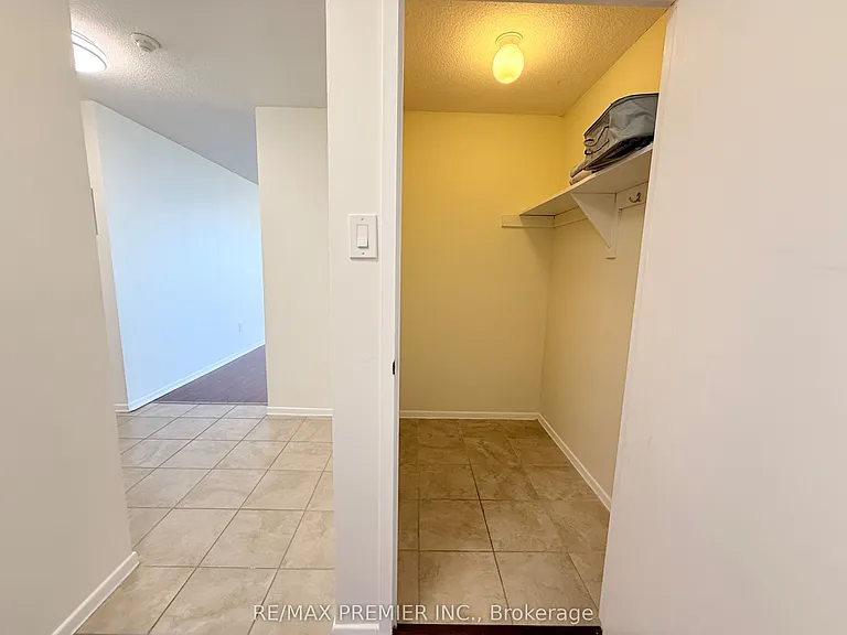 15 Kensington Rd #1011 — Photo 19