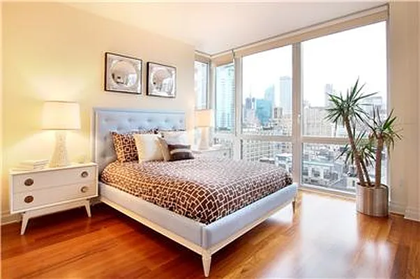 Sold by Warburg | media 7