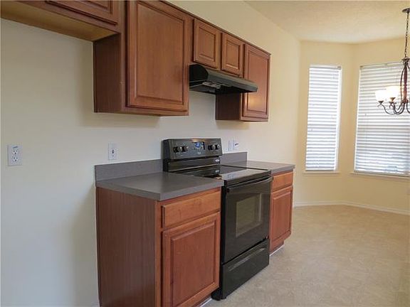 4th image of 7104 Park Creek Cir E