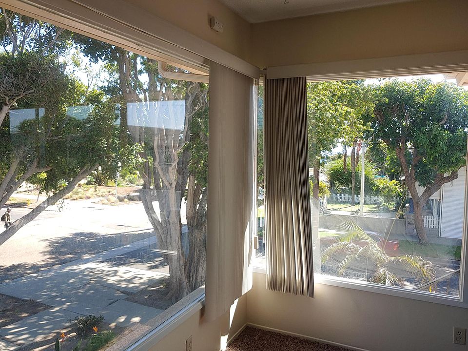 Large corner windows!