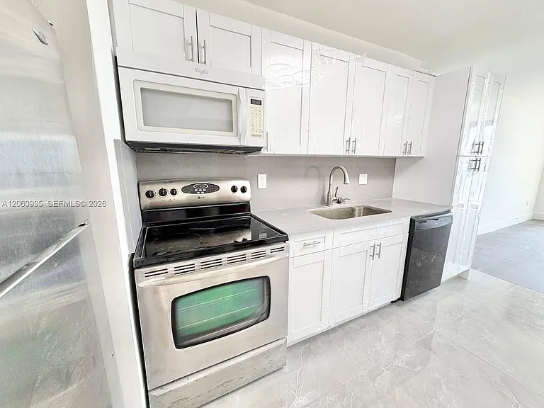 9273 Collins Ave #811 — Photo 9