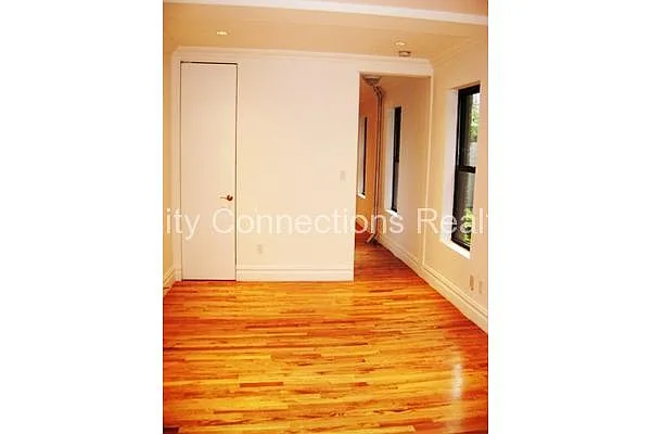 Rented by City Connections Realty | media 27