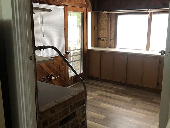 4th image of 805 Pecan Dr