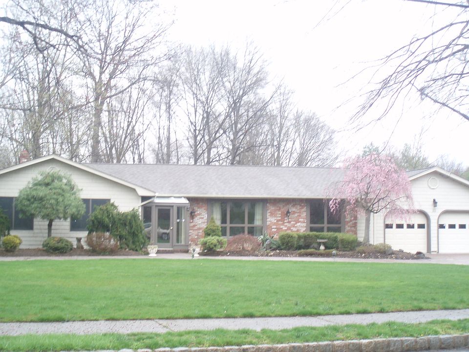 1st image of 12 Torrance Dr