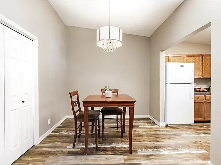 2826 Oakland Dr #10 — Photo 4