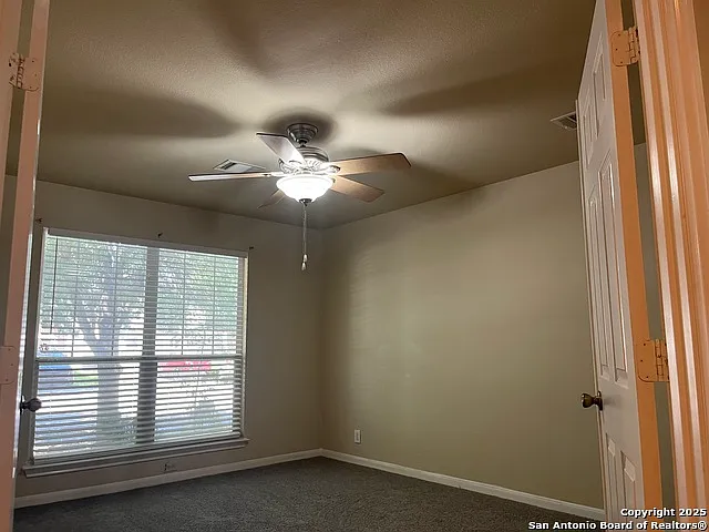 5 bed, 2.0 bath, 2141 sqft, $1,875 — Photo 4