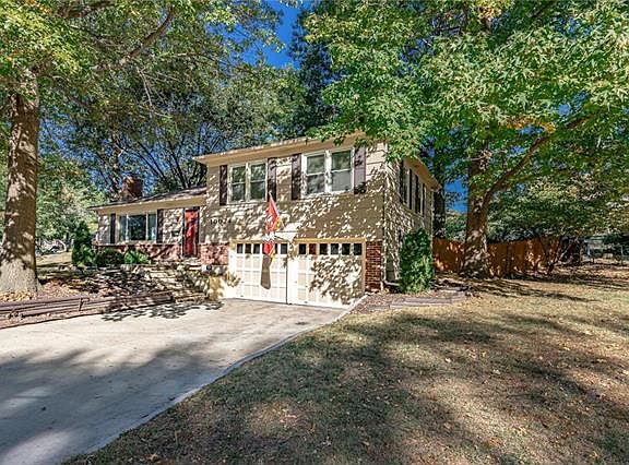 3rd image of 10024 Woodson Dr