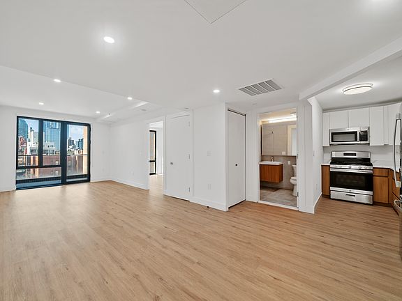 4th image of 2516 37th Ave #3A