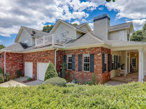 603 Carriage Commons Dr, Hendersonville, NC 28791