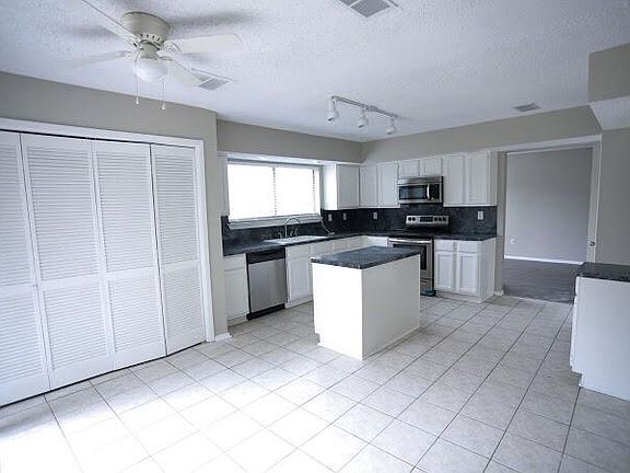 5th image of 4843 Cairnsean St