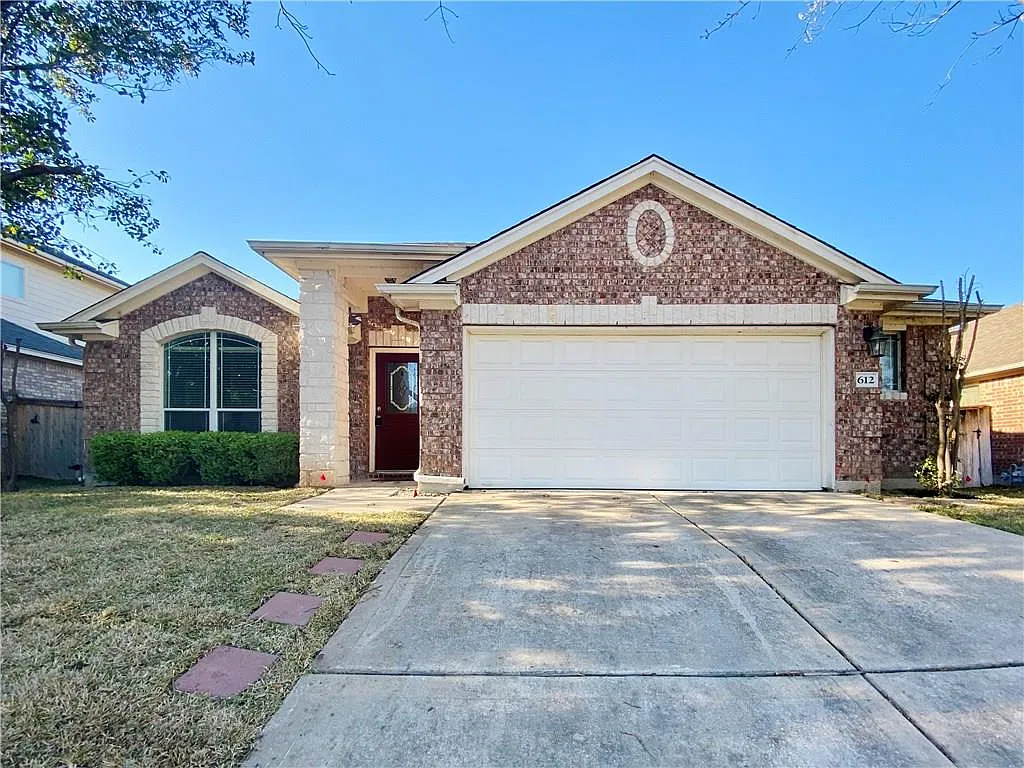 3 bed, 2.0 bath, 1876 sqft, $2,080 — Photo 2