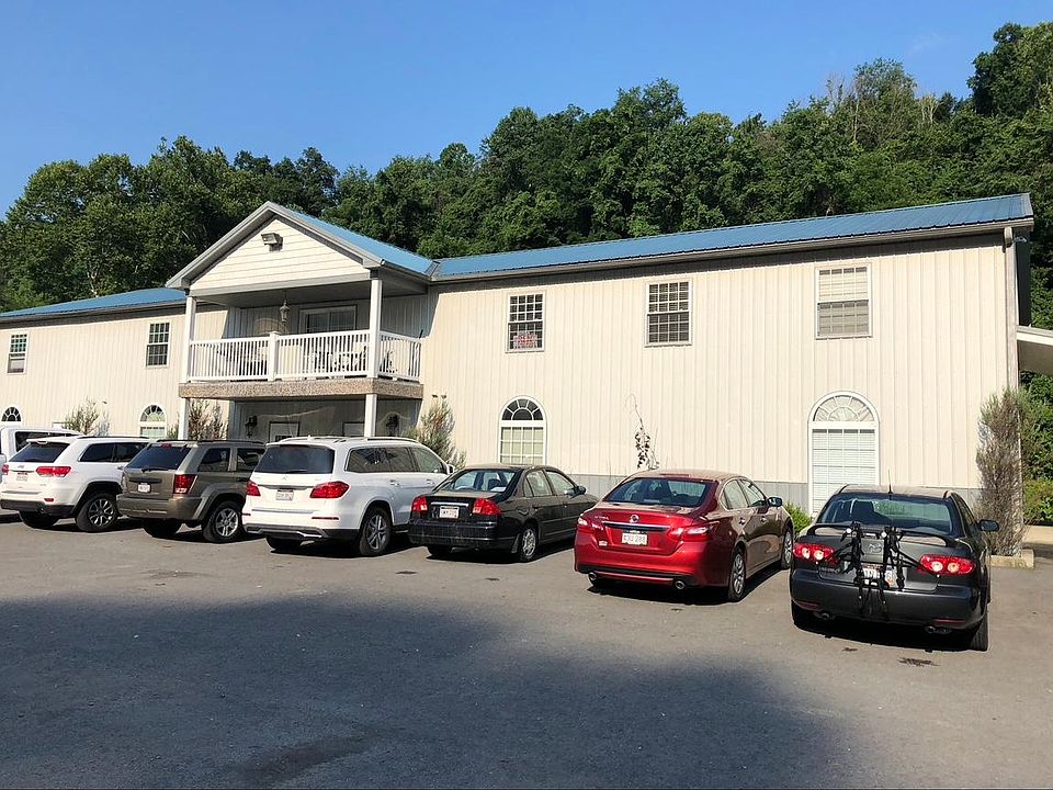 1st image of 1203 Creekview Ln #1203