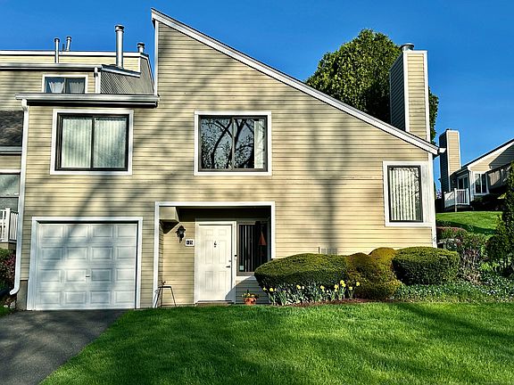 2nd image of 125 Peddlers Dr #125