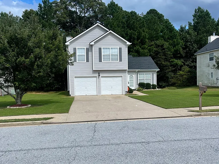 1618 Village Place Cir NE — Photo 6