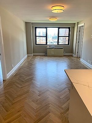 3rd image of 305 E 86th St #9SE1