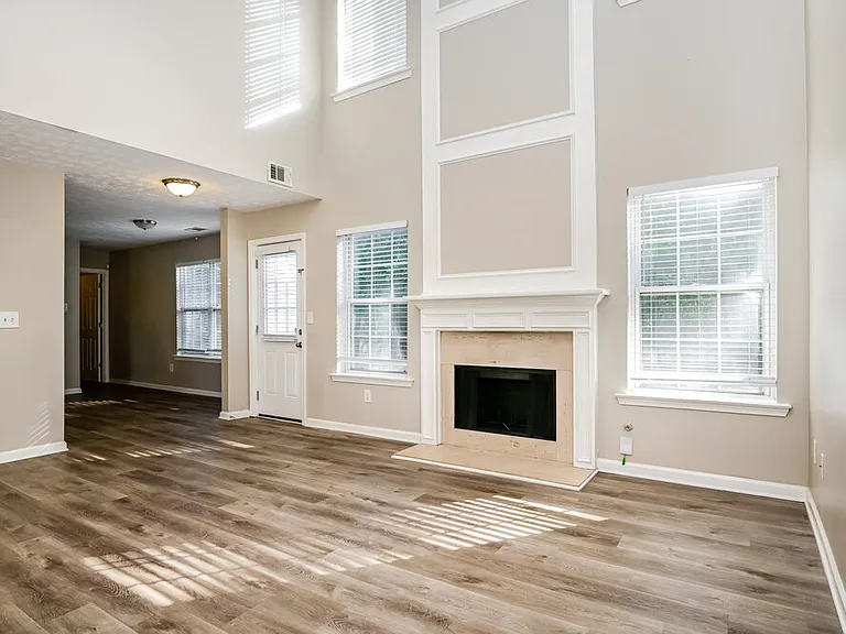413 Grove Park Dr — Photo 4