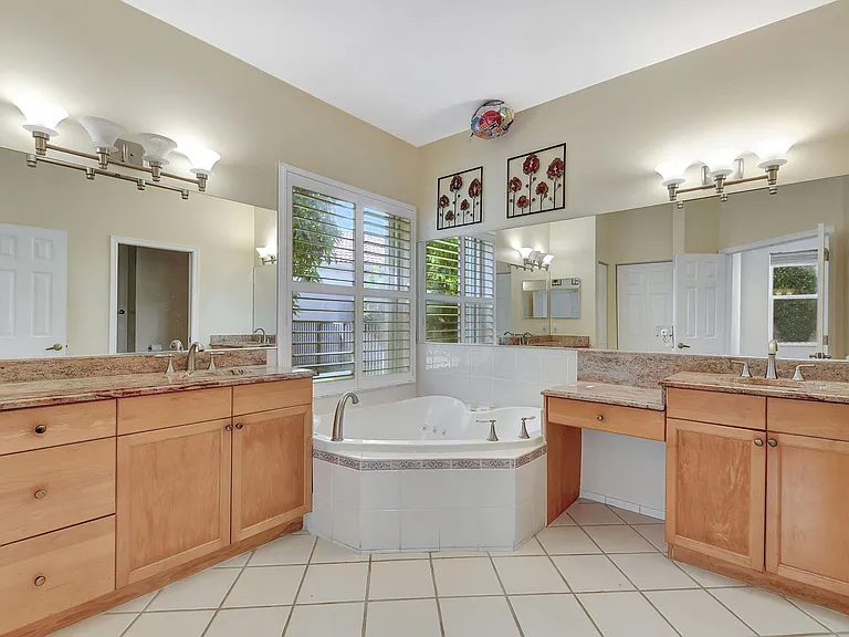 6172 Oak Bluff Way — Photo 11