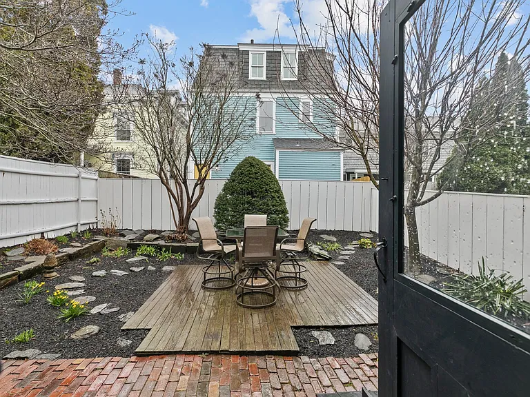 11 Cross St — Photo 20
