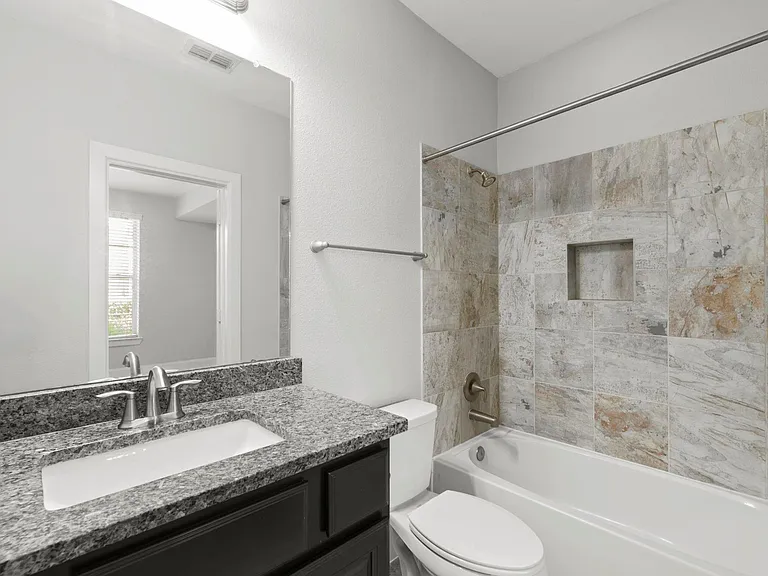 702 N Shepherd Dr — Photo 19