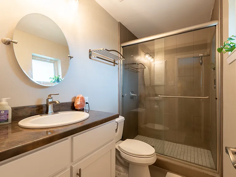 960 Springhill Dr — Photo 13