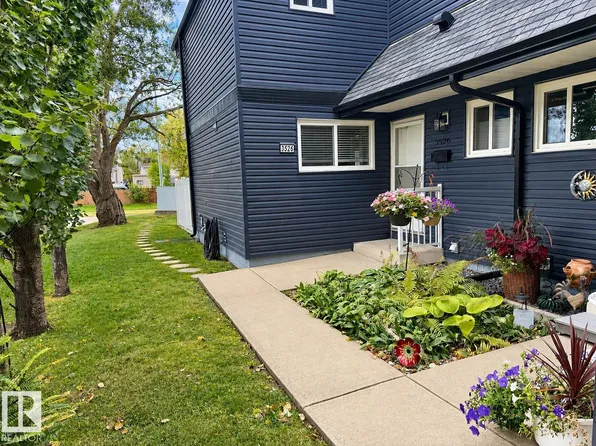 3526 42nd St NW, Edmonton, AB T6L 5A1