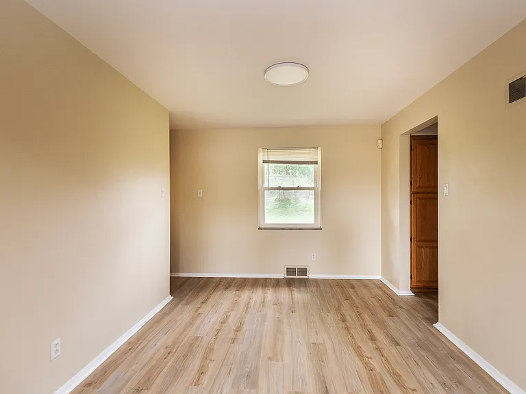 201 Bridgeview Ln — Photo 10