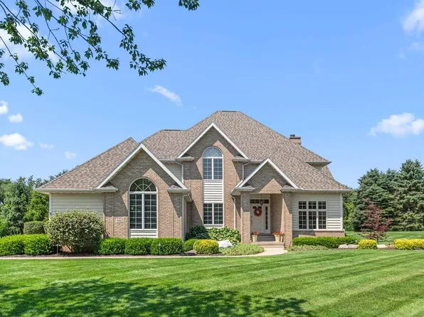 592 Shatz Dr N, Valparaiso, IN 46385