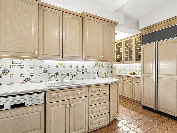 5th image of 1435 Lexington Ave APT 5E