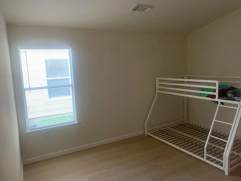 727 Kiley Dr — Photo 4