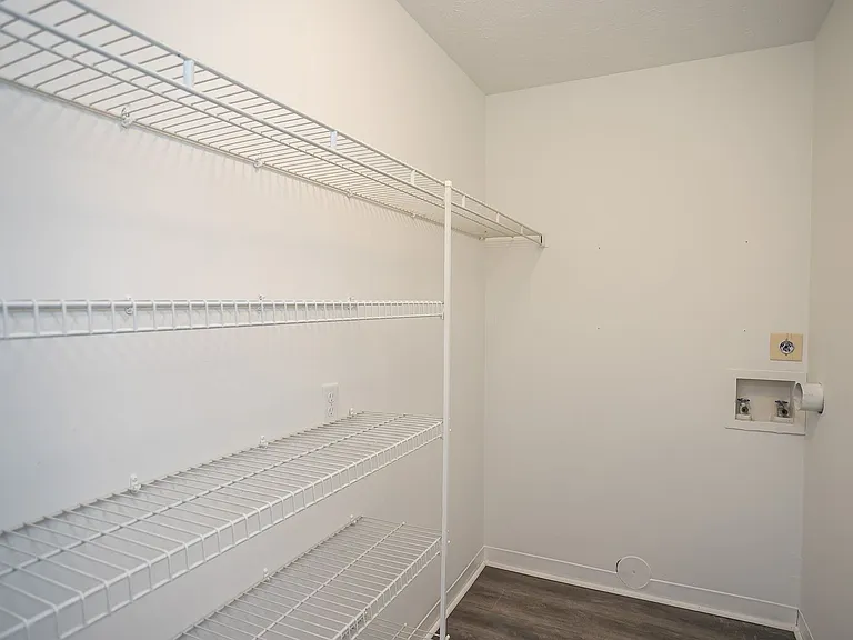 4 Gateway — Photo 29