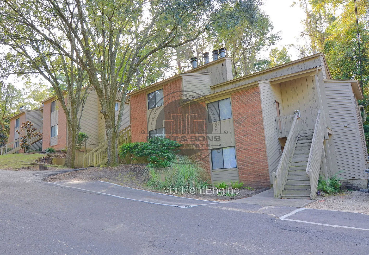2 bed, 1.0 bath, 896 sqft, $1,100 — Photo 1