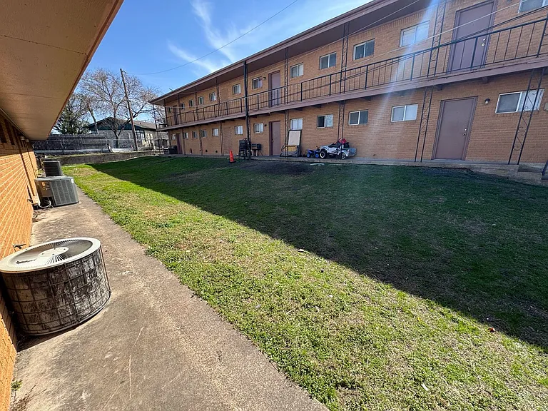 806 Safady St — Photo 12