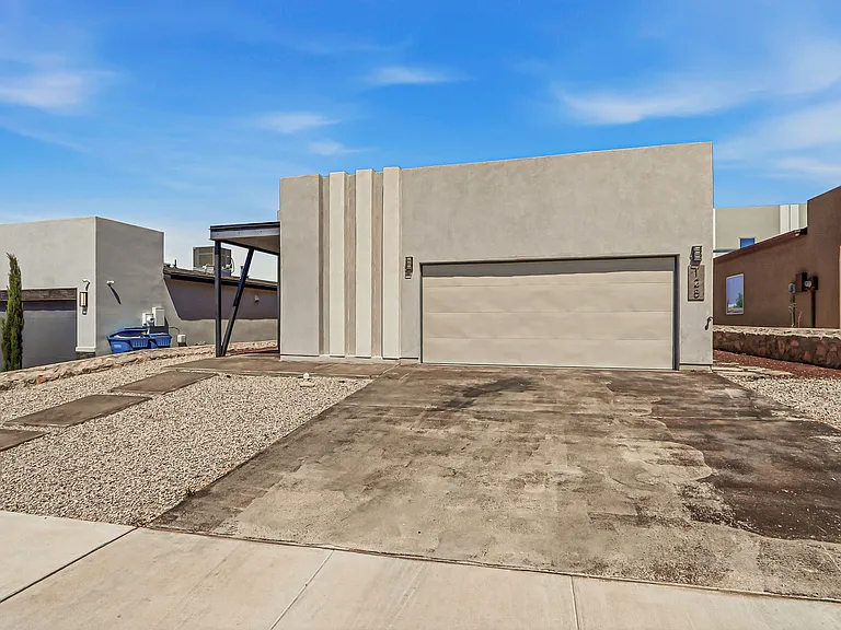 125 Via Rojas Dr — Photo 2