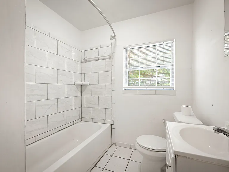 1029 W 25th St — Photo 26