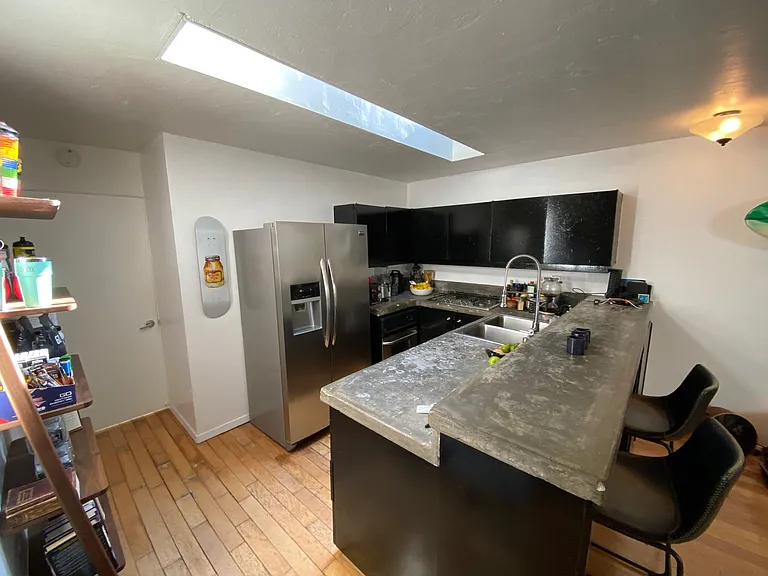 921 N Beverly Glen Blvd — Photo 4