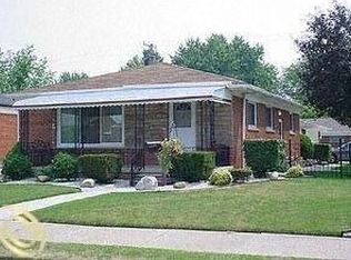 24804 Rosalind Ave, Eastpointe, MI 48021