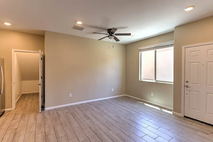 704 W Calle Vela Mayor — Photo 11
