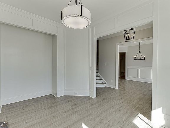 5th image of 450 Thunder Rd