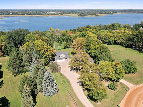 2585 Highland Rd, Maple Plain, MN 55359