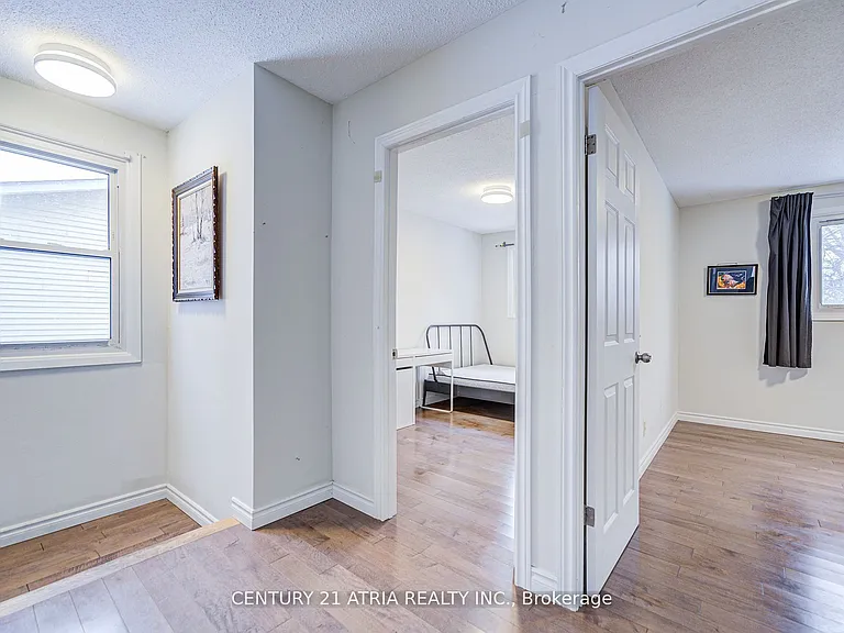 52 Applegate Cres — Photo 13
